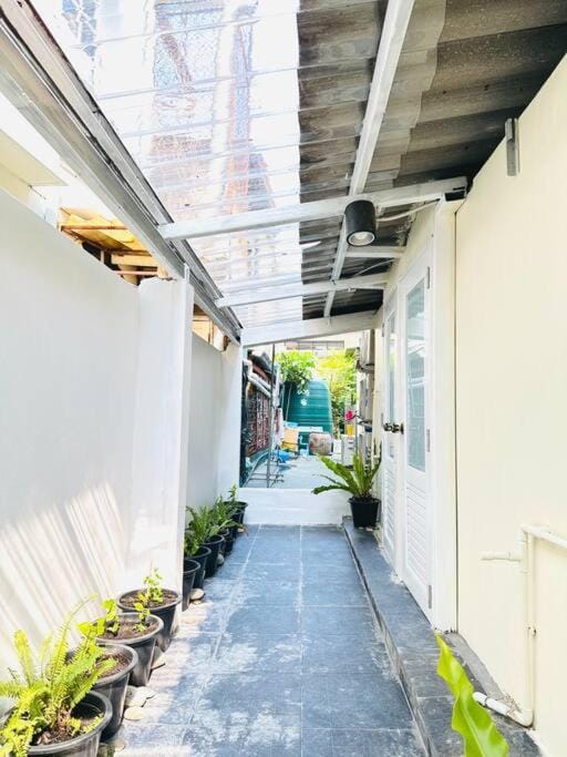 Chubby 5 Room 3 Apartment in Bangkok