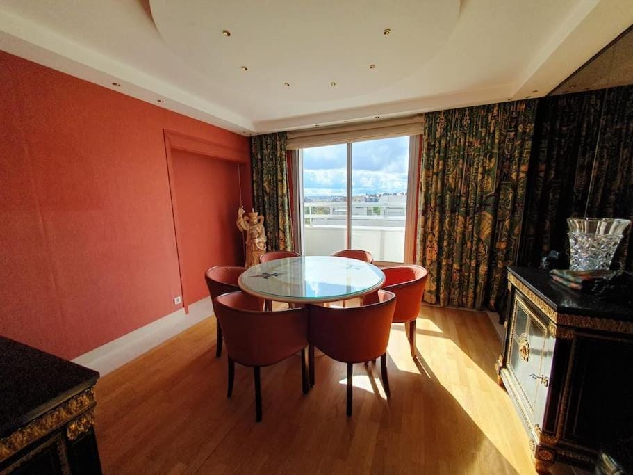 Panoramic view of Paris Apartment in Levallois-Perret