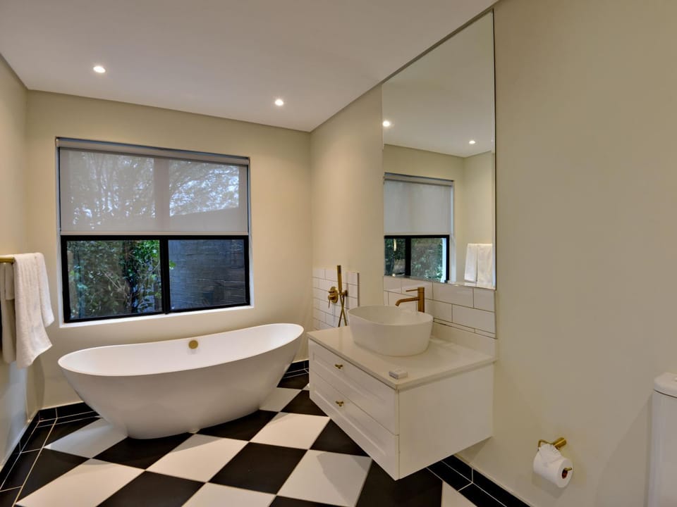 Bathroom, Bath, towels