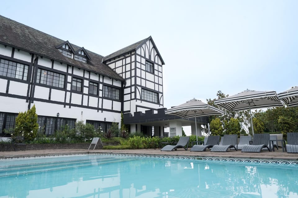 Property building, Balcony/Terrace, Swimming pool