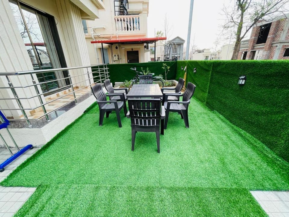 Seating area, Garden view