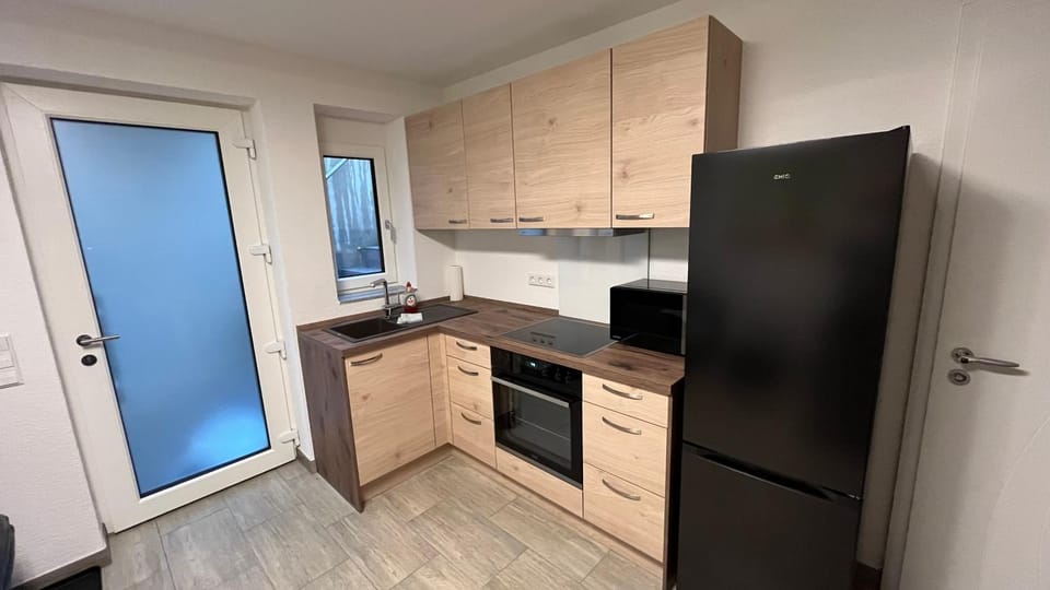 Kitchen or kitchenette, minibar, stove