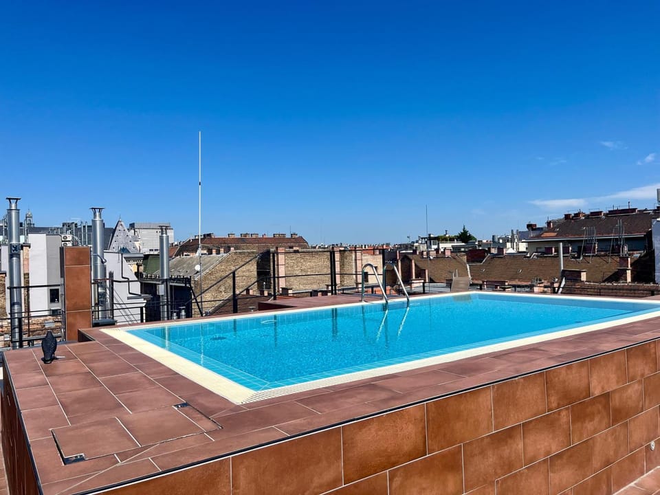 Pool view, Swimming pool, sunbed