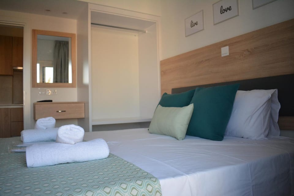 Bed, Photo of the whole room, Bedroom, towels, wardrobe