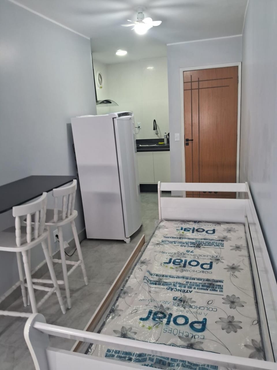 Bed, Kitchen or kitchenette, Photo of the whole room, Dining area, Bedroom