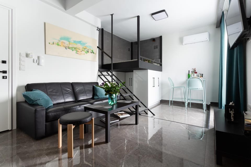 Photo of the whole room, Seating area, Bedroom