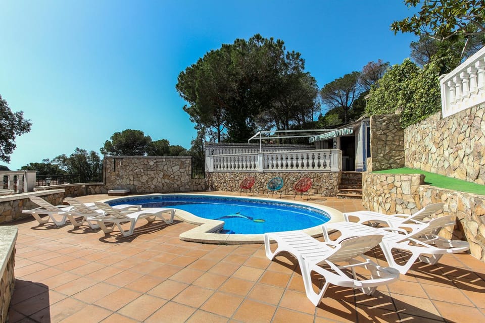 Pool view, Swimming pool, sunbed