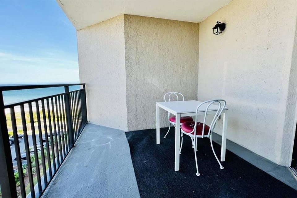 *Awesome View & Updated*QUIET Cabana Section*Pools Apartment in Myrtle Beach