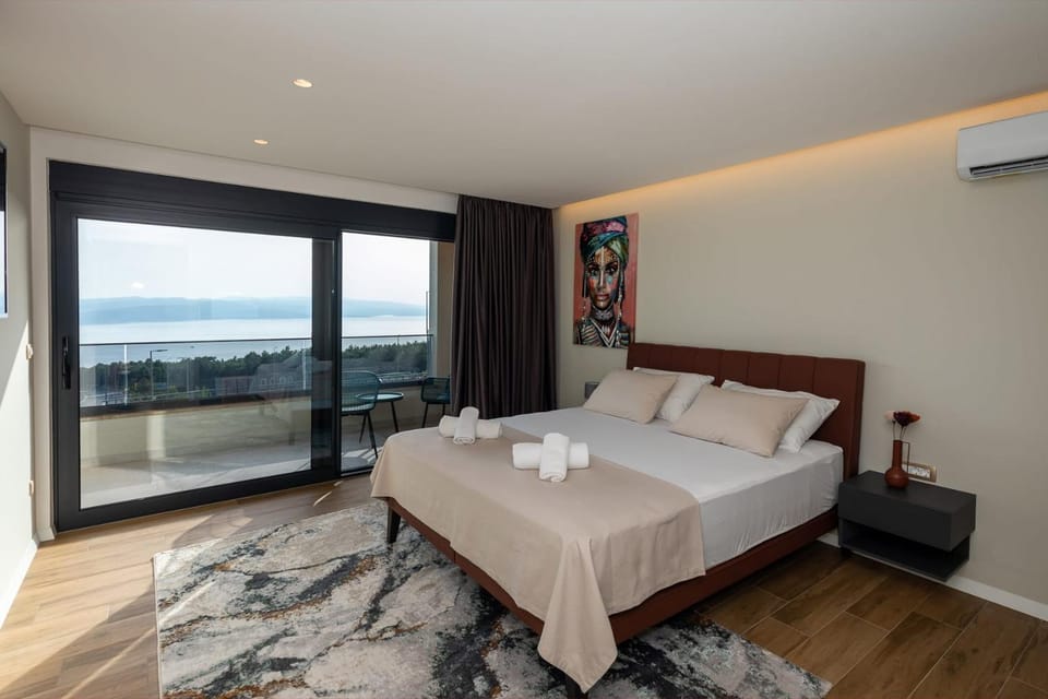 Bed, View (from property/room), Bedroom, towels