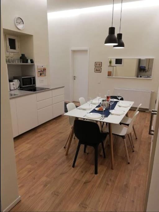 LUXURY NEW-3BDR 3BTH SAUNA!CITY CENTER Apartment in Budapest