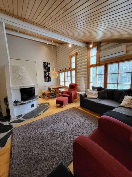 Communal lounge/ TV room, TV and multimedia, Living room