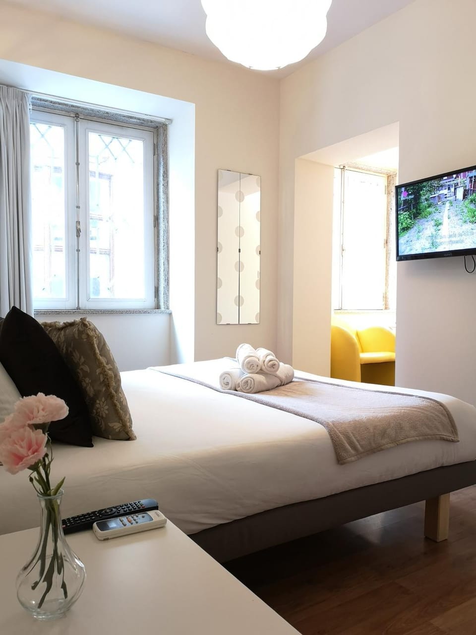 Bed, Photo of the whole room, Decorative detail, Bedroom