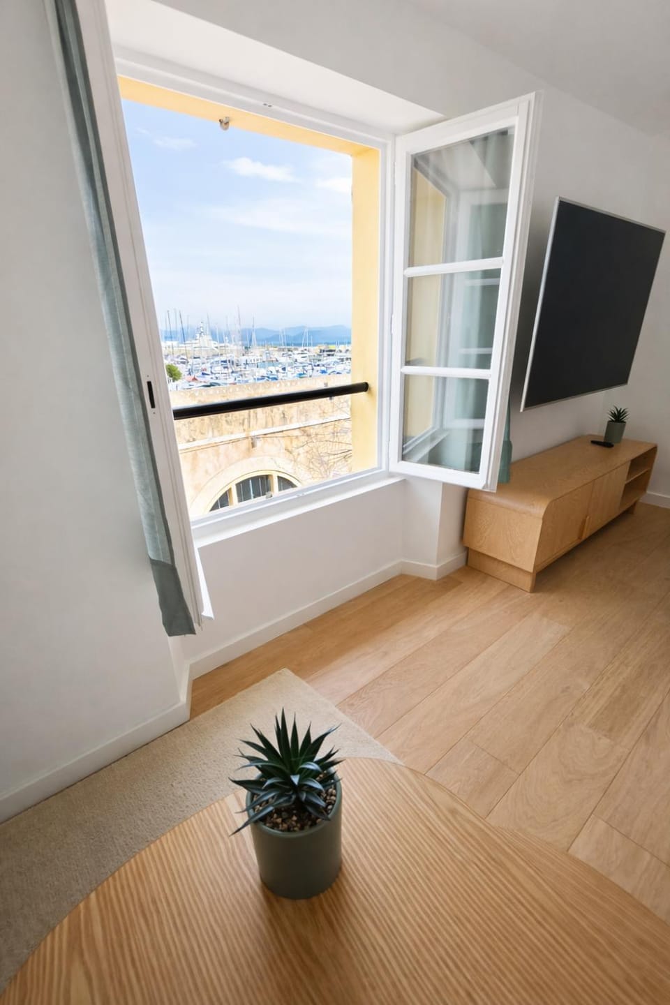 View (from property/room), Landmark view, Sea view, Sunrise