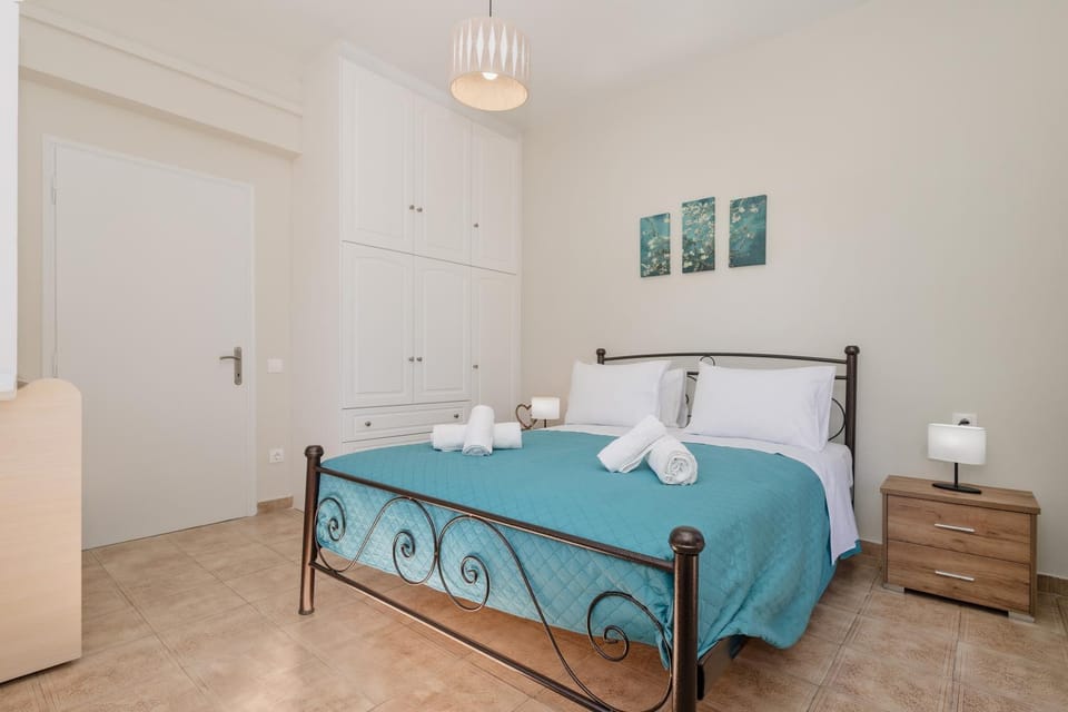 Bed, Photo of the whole room, Bedroom, towels, wardrobe