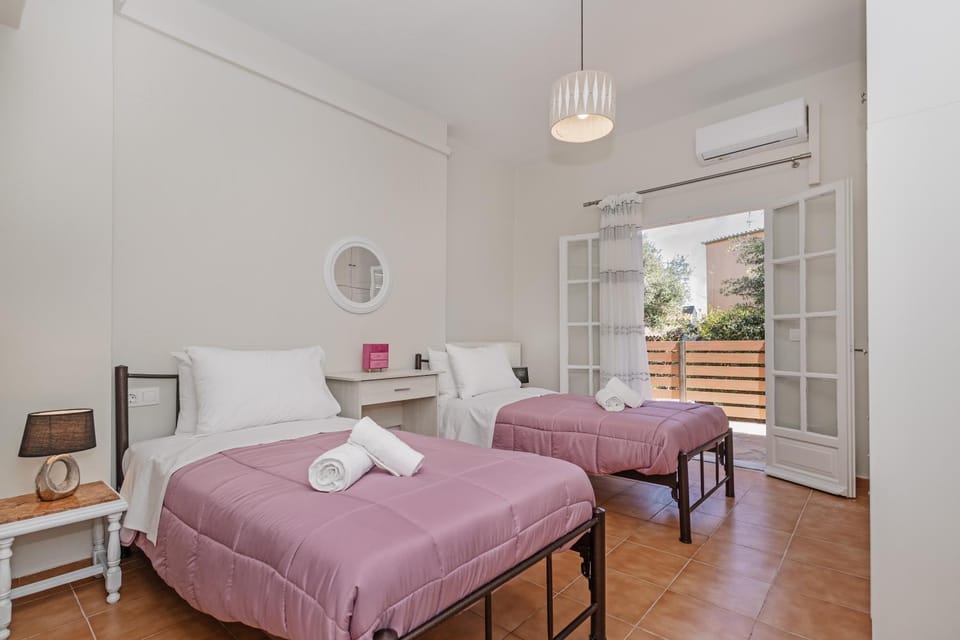 Bed, Photo of the whole room, Bedroom, towels, air conditioner