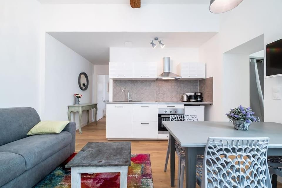Kitchen or kitchenette, Living room, Dining area