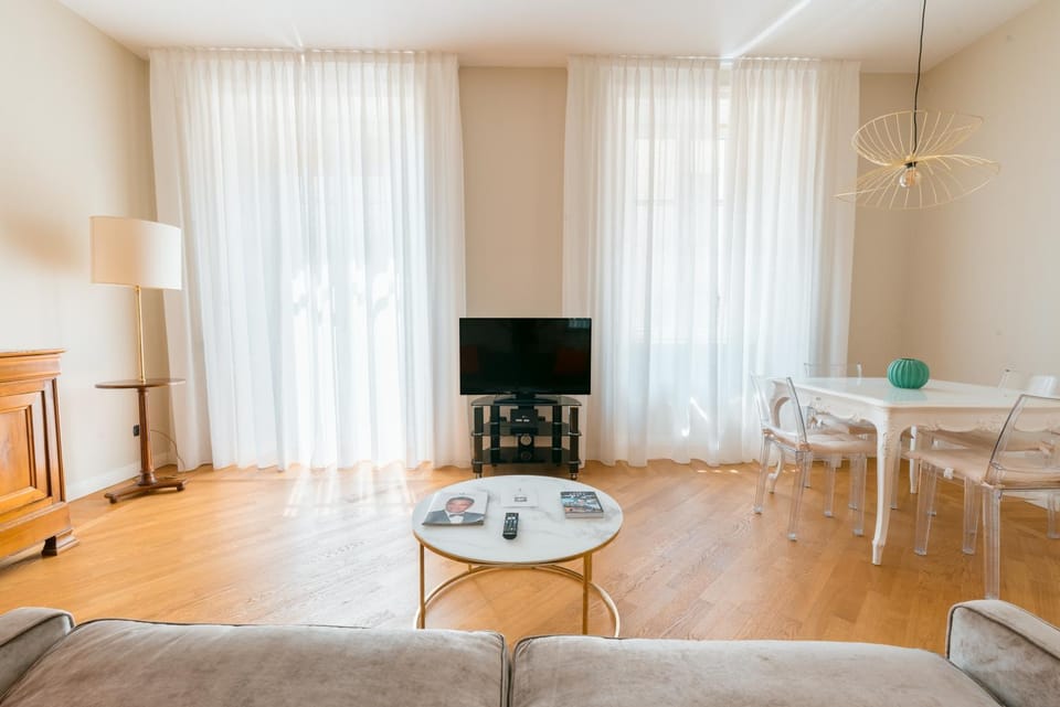 R Azalea House Apartment in Como