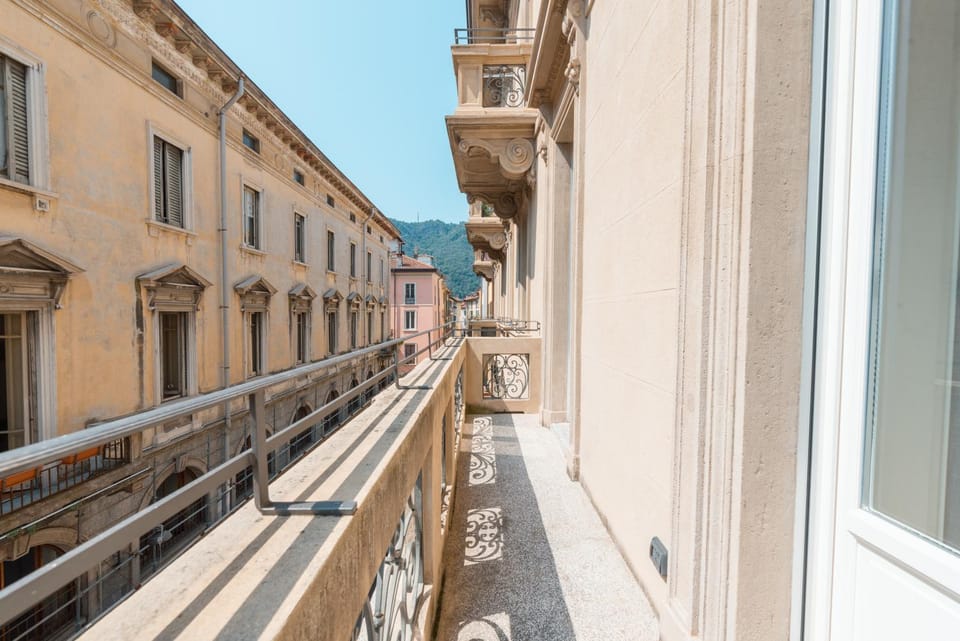 R Azalea House Apartment in Como