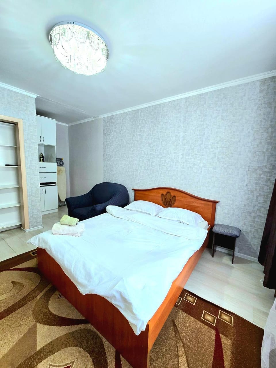 Bed, Photo of the whole room, wardrobe