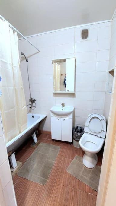 Shower, Toilet, Bathroom, towels