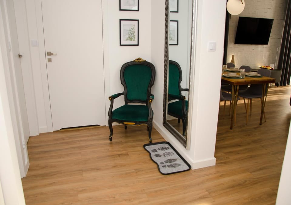 TV and multimedia, Seating area
