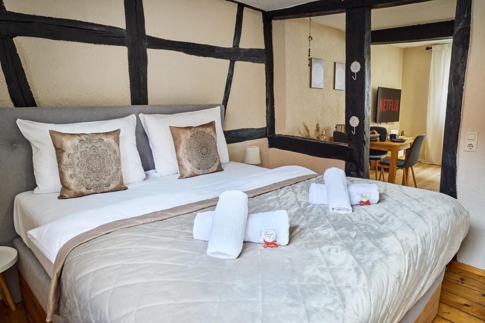 Bed, Photo of the whole room, Bedroom, towels