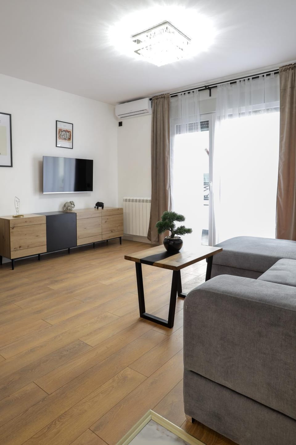 TV and multimedia, Living room, Photo of the whole room, Seating area, Evening entertainment, Bedroom