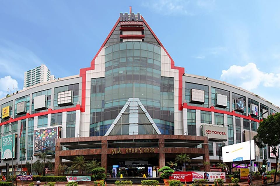 City view, Shopping Area, Location