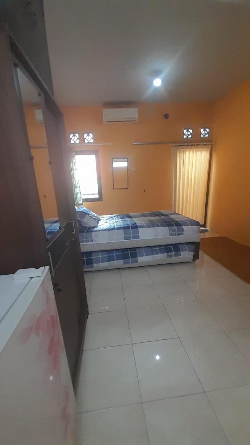 Bed, Photo of the whole room, Bedroom, air conditioner
