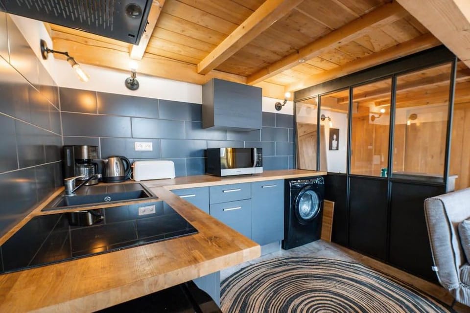 minibar, stove, toaster, washing machine