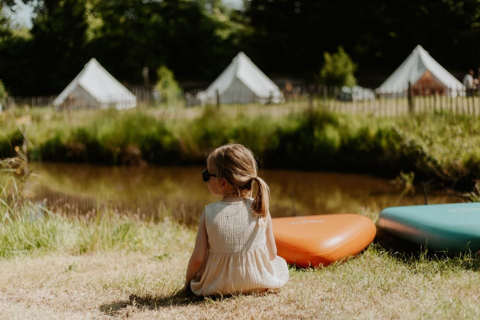 Familie Bell Tent Emperor op rustig park Luxury tent in Friesland, Netherlands