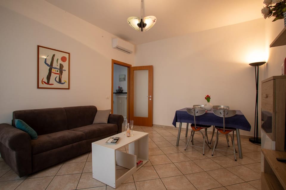 Living room, Seating area, Dining area, air conditioner
