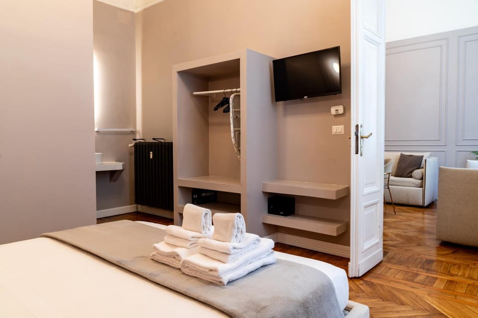 Bed, TV and multimedia, Photo of the whole room, Bedroom, wardrobe