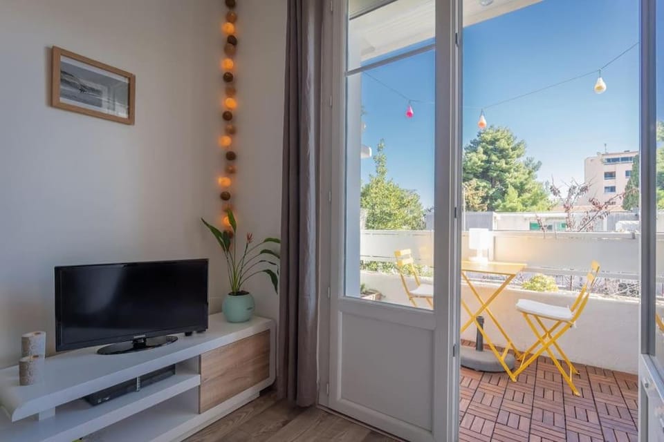 Patio, TV and multimedia, Dining area