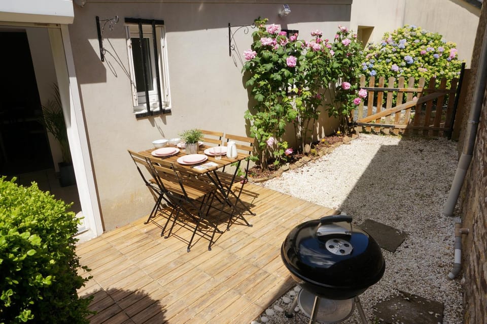 Property building, BBQ facilities, Garden, Garden, Balcony/Terrace