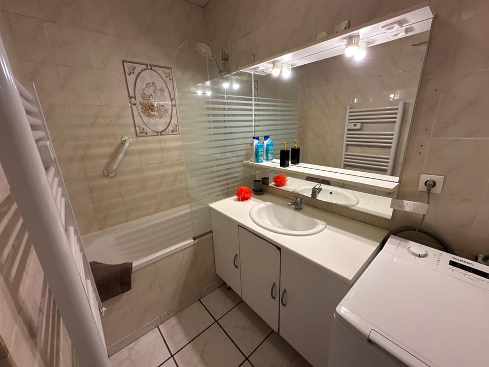 Spacieuse maison avec garage 5 mins valenciennes House in Valenciennes