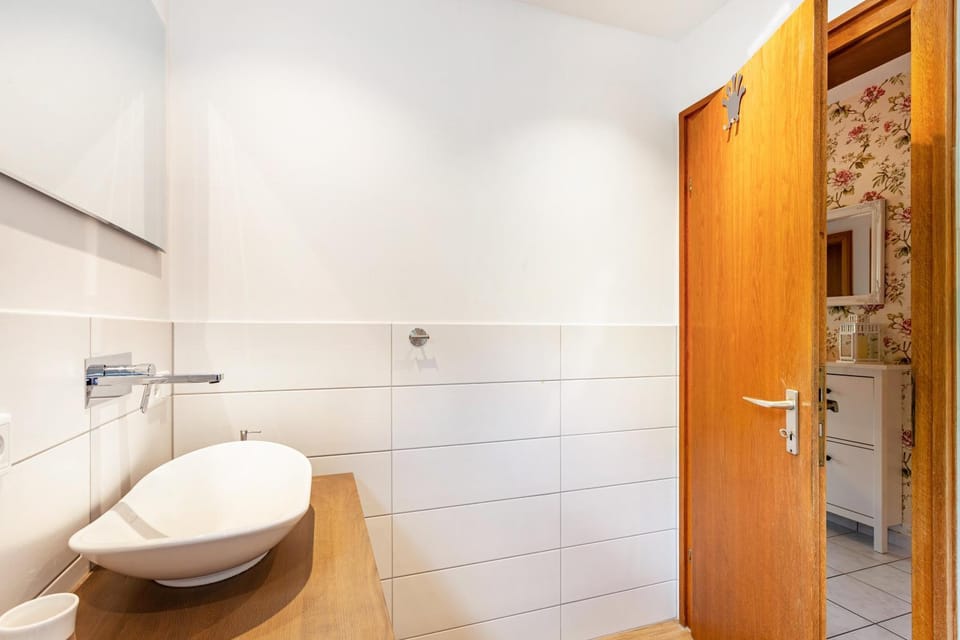 Bathroom, Living room