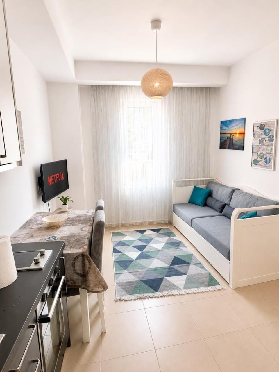 TV and multimedia, Kitchen or kitchenette, Living room, Seating area