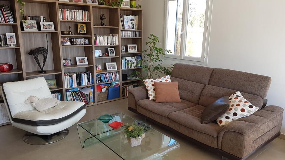 Communal lounge/ TV room, Living room, Seating area