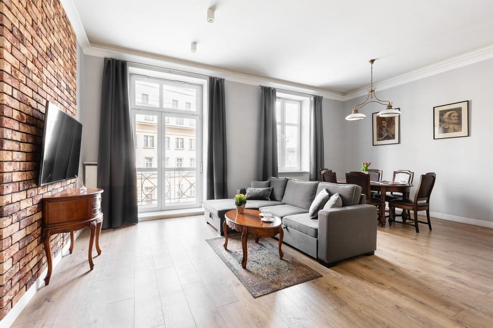 TV and multimedia, Balcony/Terrace, Living room, Seating area, Dining area
