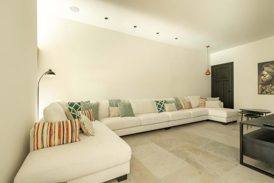 TV and multimedia, Seating area