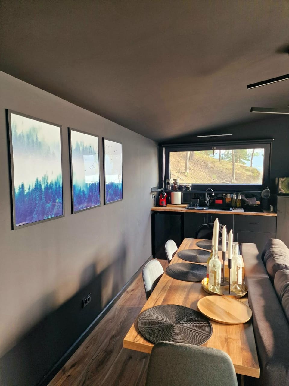 Kitchen or kitchenette, Living room, Seating area