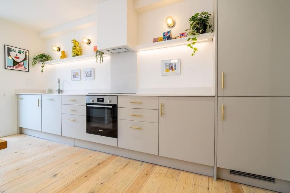 Stunning Broadstairs 5 bed Family Hse, Parking, Garden House in Broadstairs