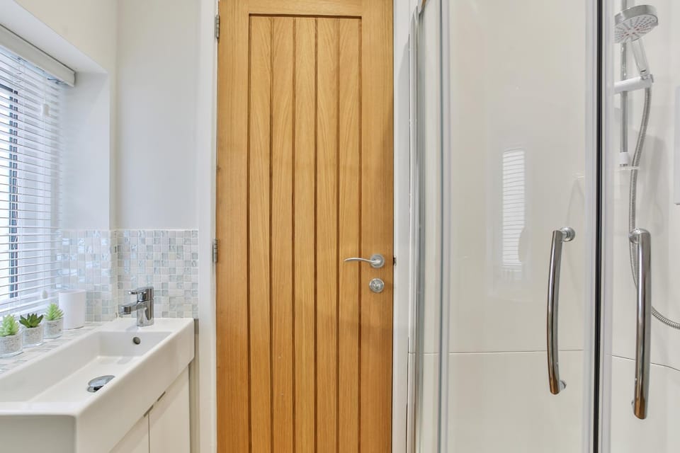 1BR Gem in Great Location With Parking Apartment in Sheffield