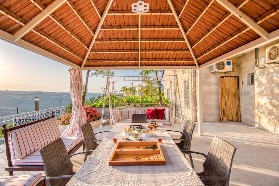 Day, Balcony/Terrace, Seating area, Dining area, Mountain view