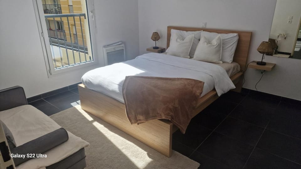 Bed, Photo of the whole room