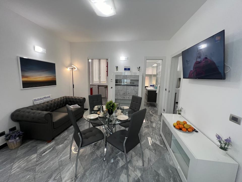 TV and multimedia, Kitchen or kitchenette, Living room, Seating area, Dining area