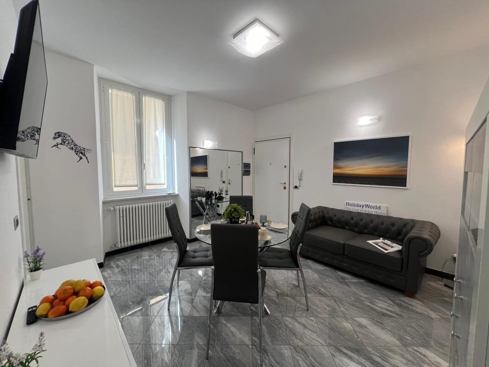 TV and multimedia, Living room, Seating area, Dining area