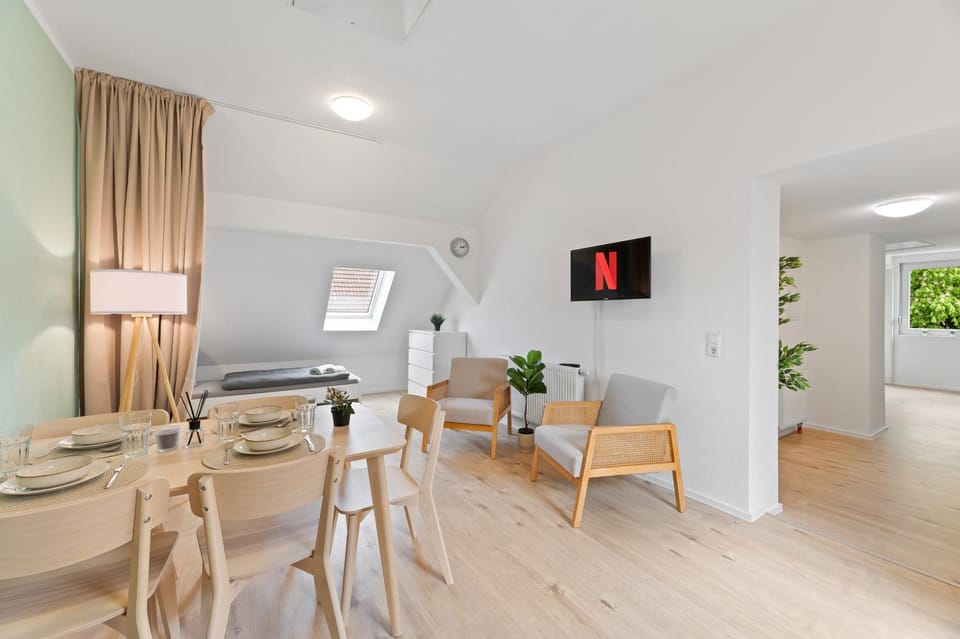 TV and multimedia, Living room, Seating area, Dining area, Evening entertainment