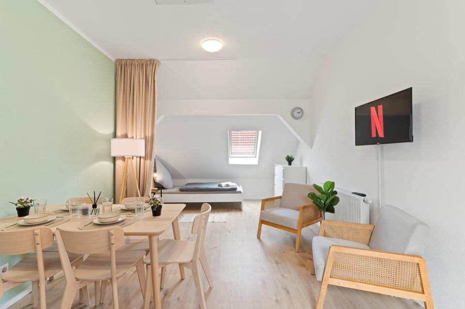 TV and multimedia, Living room, Photo of the whole room, Seating area, Dining area, Evening entertainment
